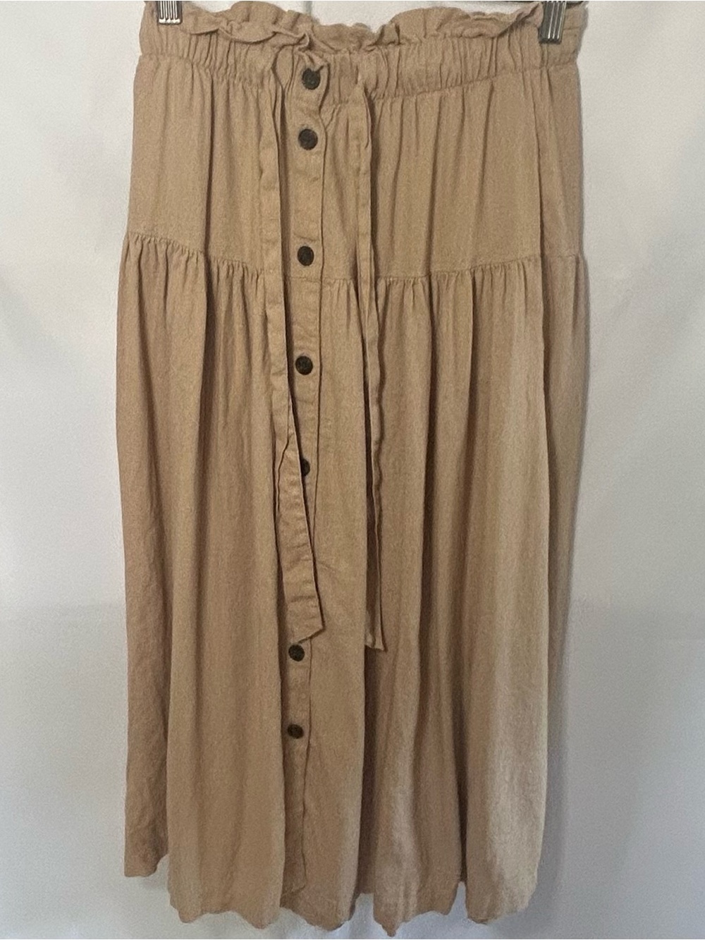Tiered Button-Front linen midi Skirt in Light Tan